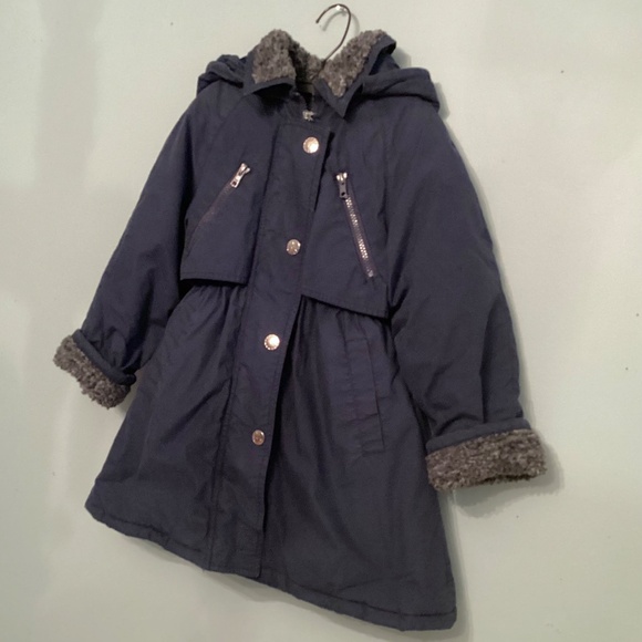 Girls Size 4 Winter Coat – Warm, Lightweight, Removable Hood, Faux Fur Trim - Picture 4 of 13